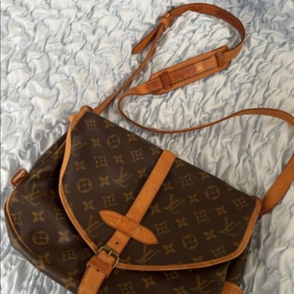Saumur Louis Vuitton cross fit bag.